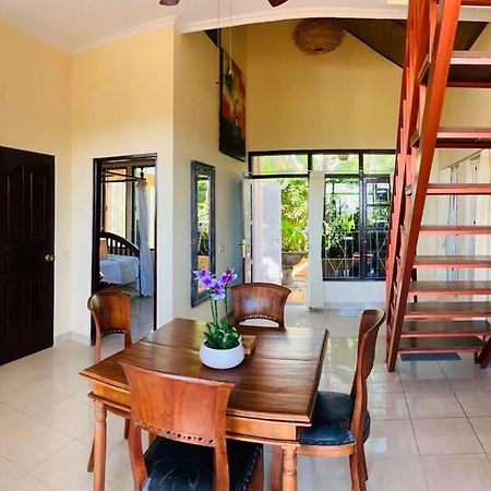 Giri'S Villa Jimbaran Ungasan Exteriör bild