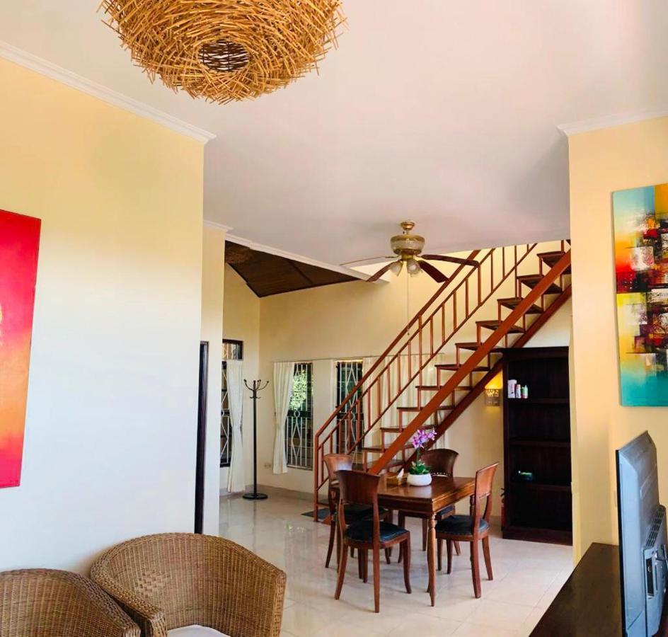 Giri'S Villa Jimbaran Ungasan Exteriör bild