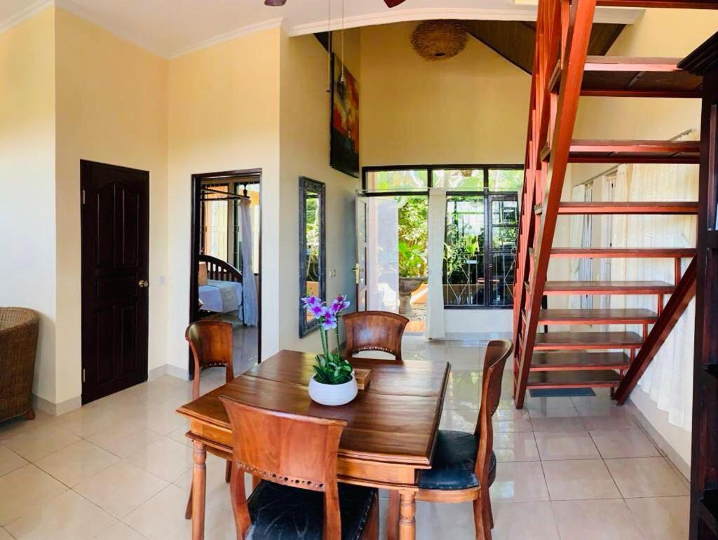Giri'S Villa Jimbaran Ungasan Exteriör bild