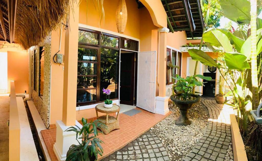 Giri'S Villa Jimbaran Ungasan Exteriör bild