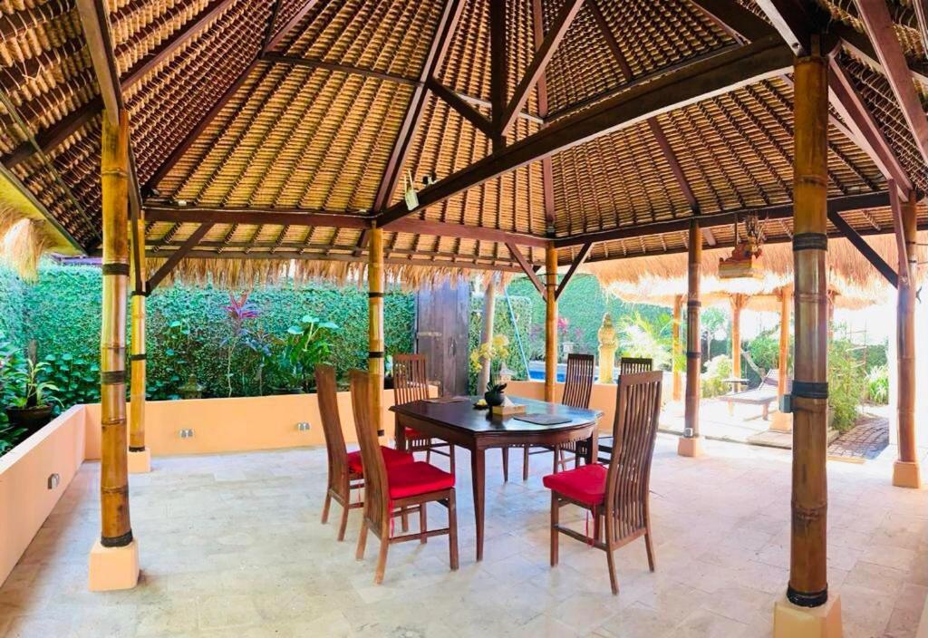 Giri'S Villa Jimbaran Ungasan Exteriör bild